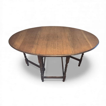 Rediscovering Victorian Elegance: Why Antique Dining Sets Endure