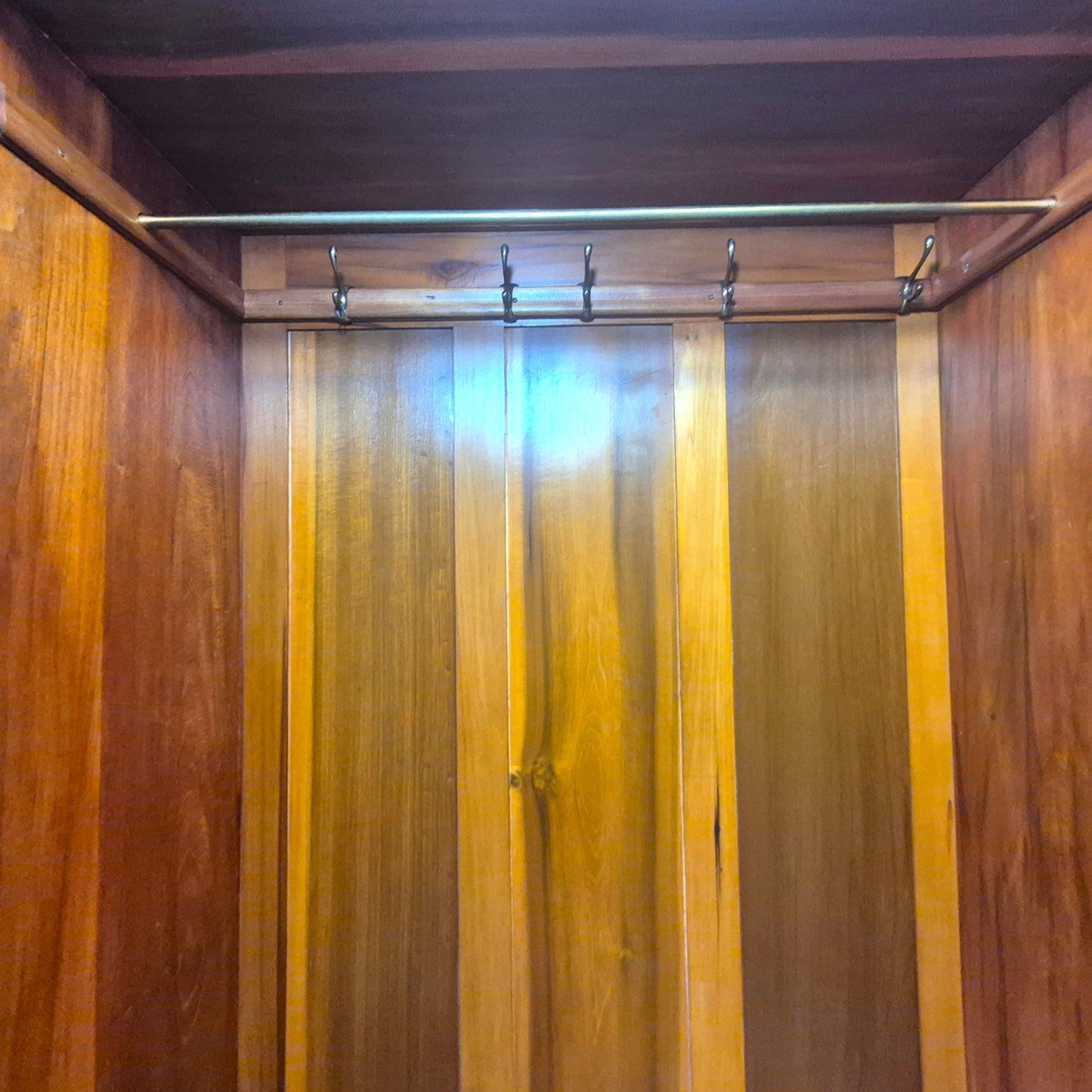Antique Edwardian Triple Wardrobe with Bevelled Mirror | c1910