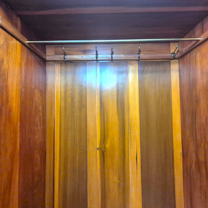 Antique Edwardian Triple Wardrobe with Bevelled Mirror | c1910
