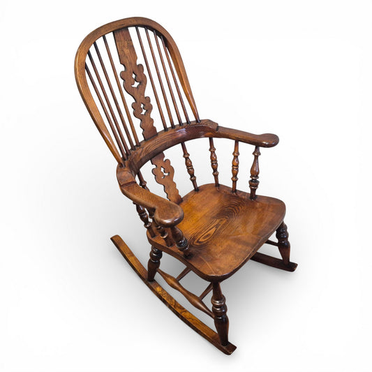Antique Victorian English Windsor rocking chair in elm and beech, circa 1850