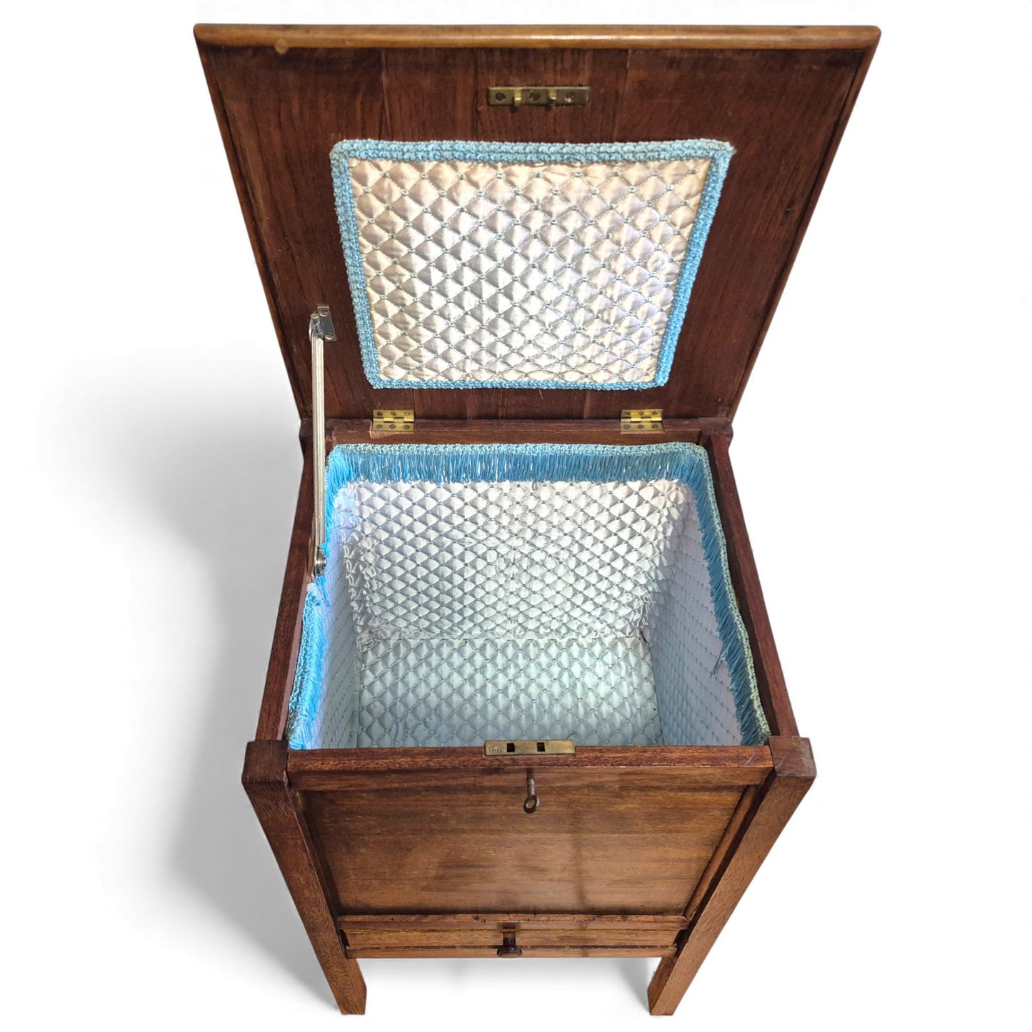 cf0106841e6518e43ca744403b4e8d8c