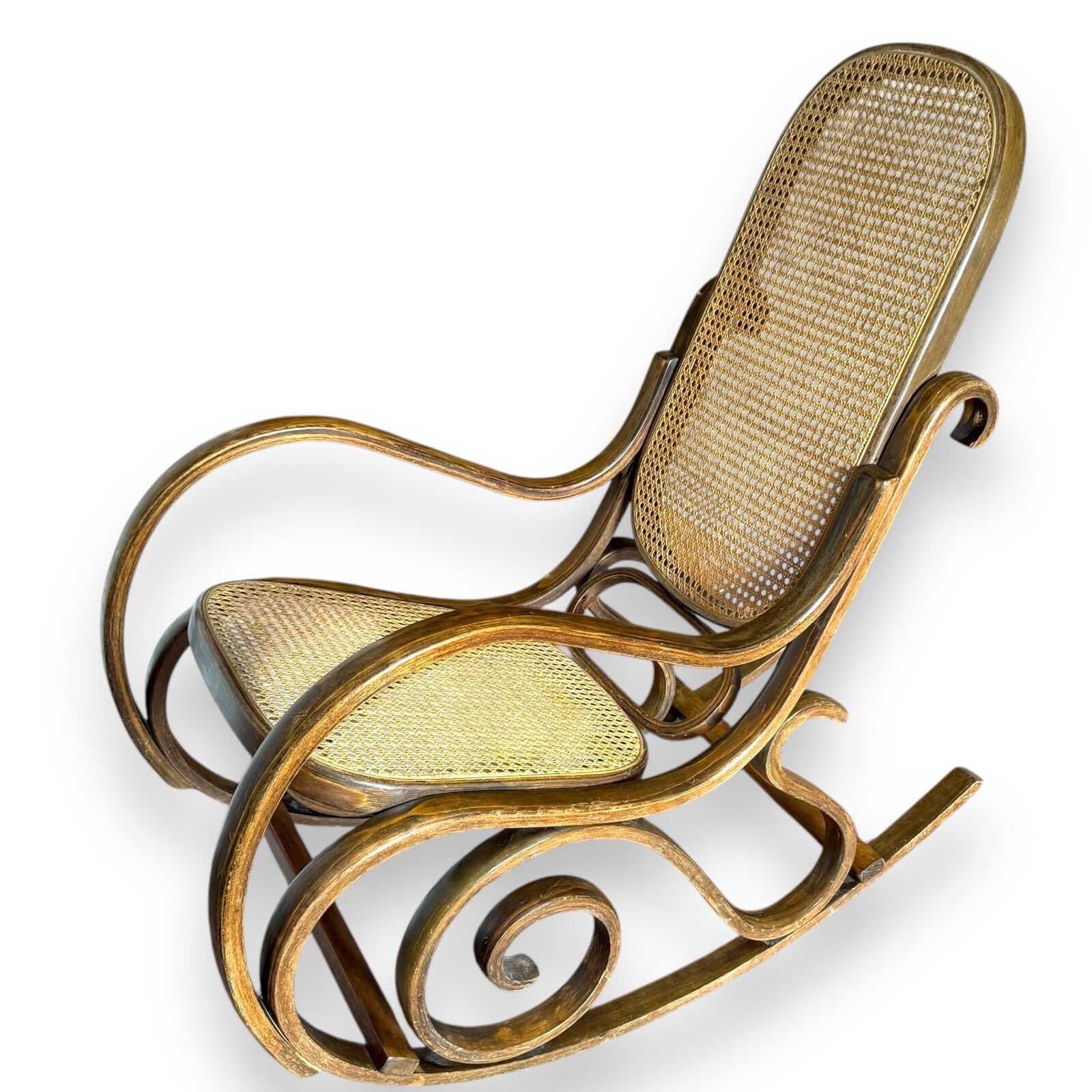 Thonet style bentwood rocking chair – angled view highlighting curved design and craftsmanship