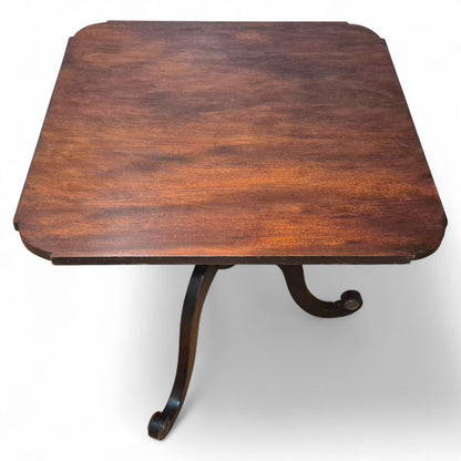 Victorian mahogony lamp table