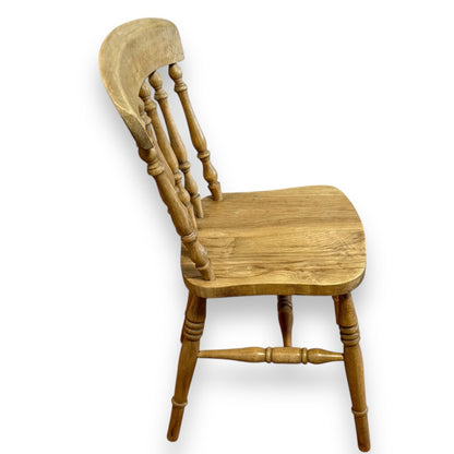 Windsor dining chair – side profile showing seat shape and stretcher supports